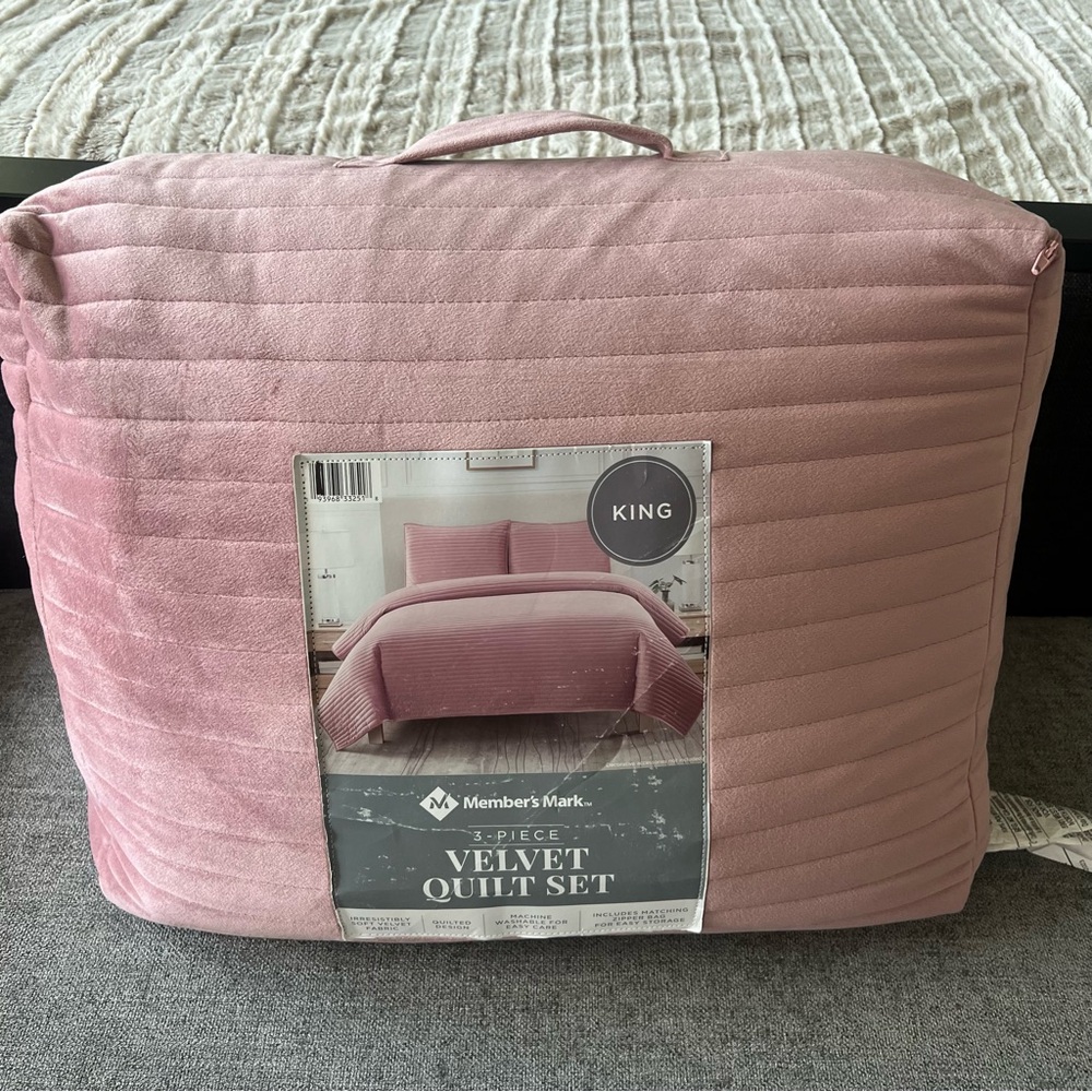 NWT Member's Mark 3-Piece Velvet Quilt Set - King